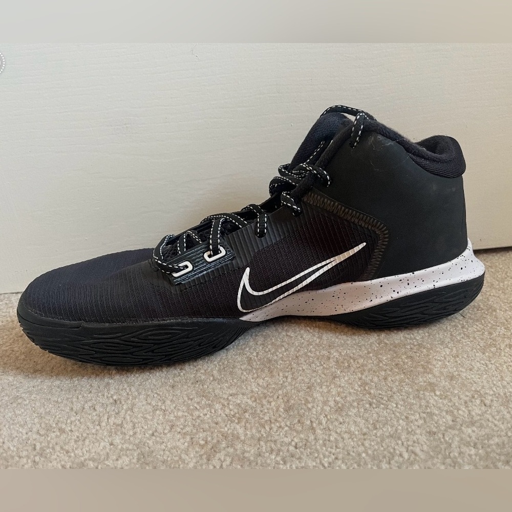 Nike Black and White Men's Mid-Top Athletic Shoes